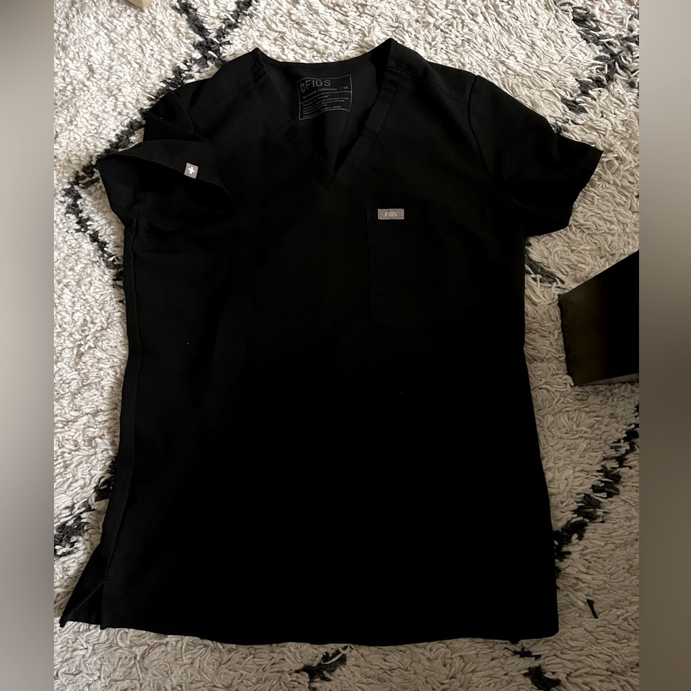 Figs black Catarina scrub top